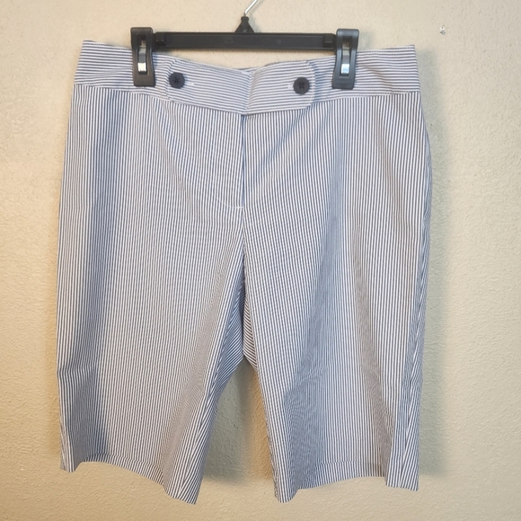 Izod Pants - Izod Blue And White Striped Golf Shorts Size 4 (7681)